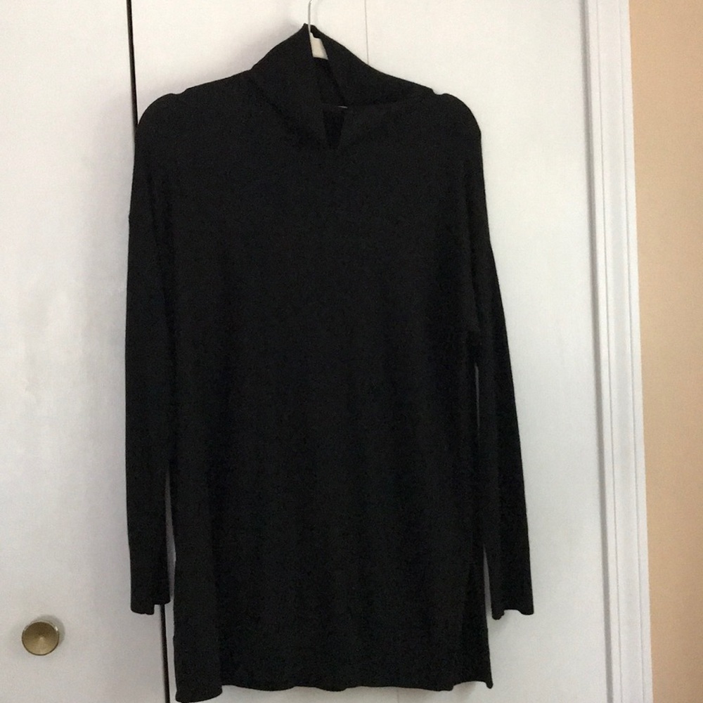 Long waisted turtleneck in good condition